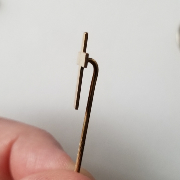 Relisted -Vintage cross stick pin gold tone crucifix brooch - Picture 5 of 16